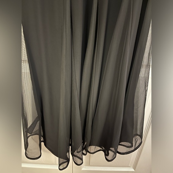 Beautiful Evening/Formal Gown, Nightway, Size 6 - Picture 3 of 6